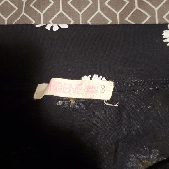 🔴Ardene short skirt with daisies - Picture 4 of 9